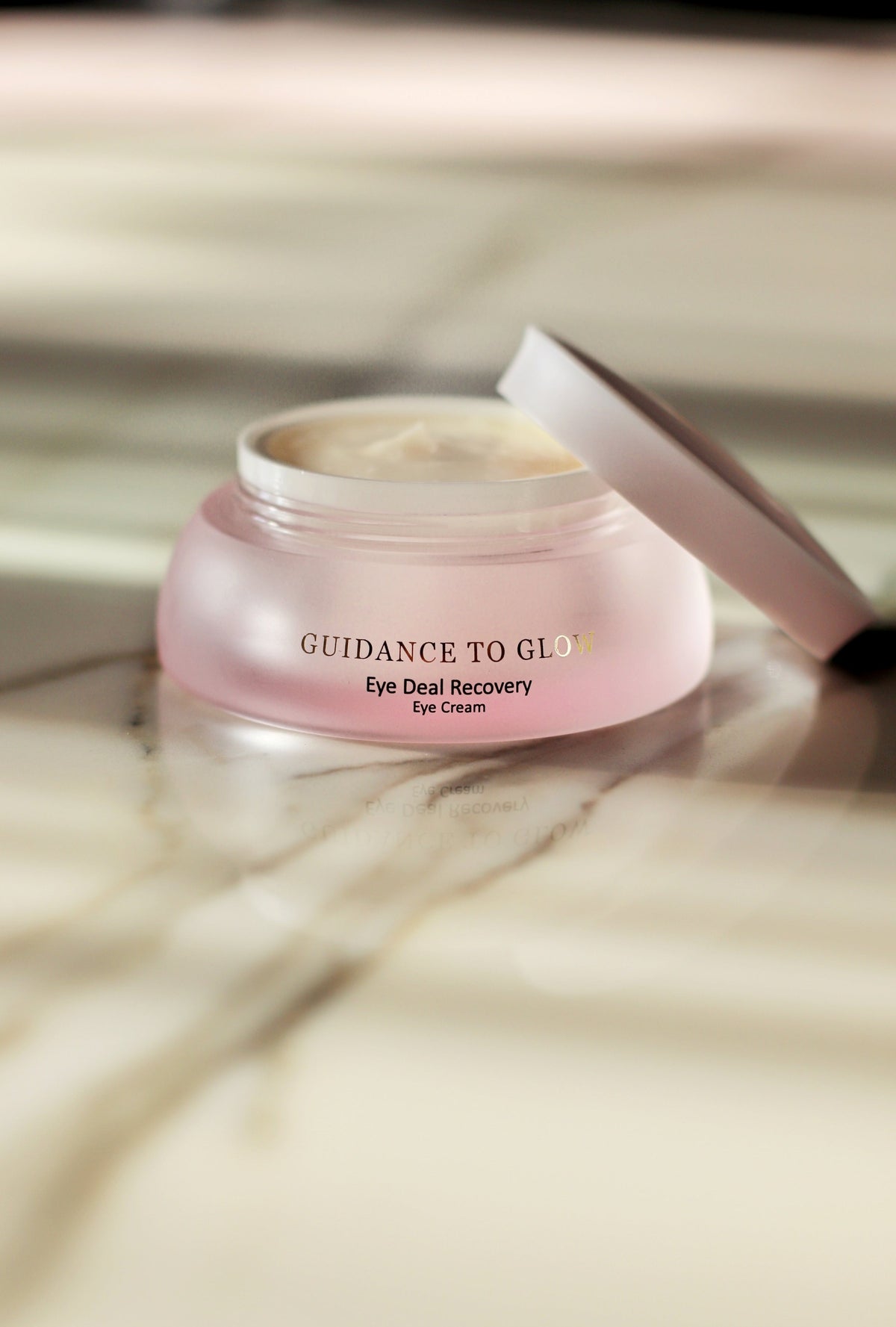 Oil Free Eye Cream. Brighter and Lighter Under Eyes Guidance To Glow